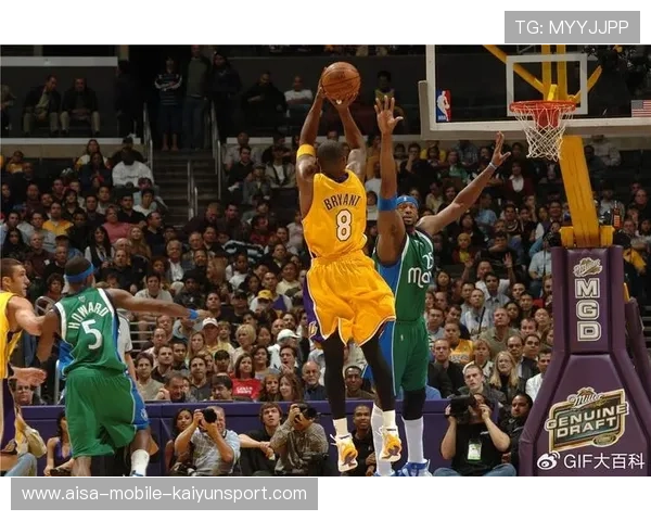 新秀被比作科比？篮球天赋的激烈比拼与未来闪耀的可能