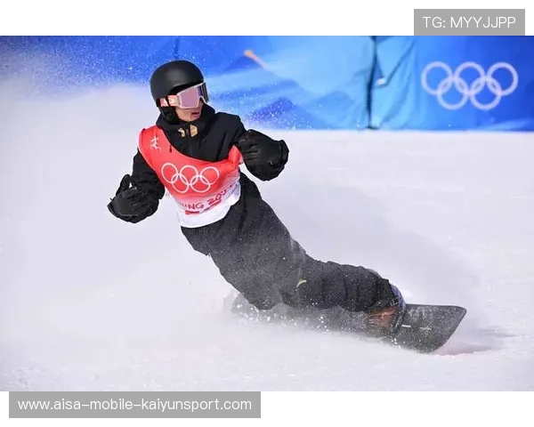 滑雪高空旋转引爆全场:运动与激情的完美结合