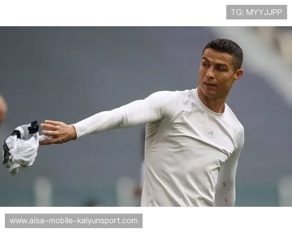 C罗永不服老：足球场上的不老传奇