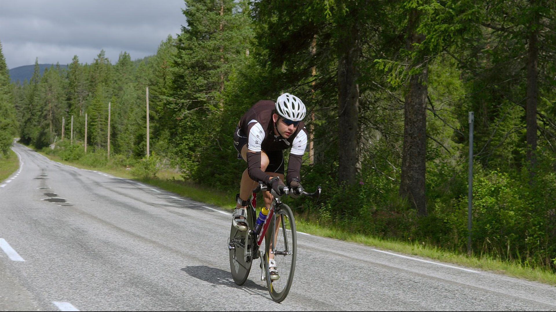 中国男足热身赛主场状态回暖，2比0胜出马尔代夫年轻小将发光发热